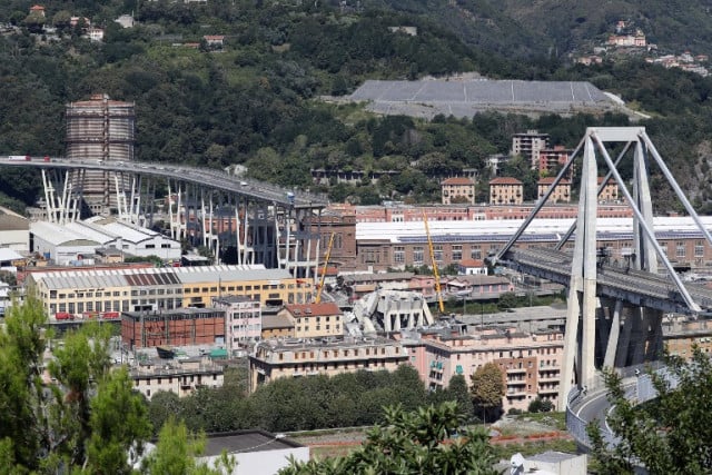 This general view taken on August 15, 2018, shows abandoned vehicles on the Morandi motorway bridge the day after a section collapsed in the north-western Italian city of Genoa. Photo: Valery Hache / AFP